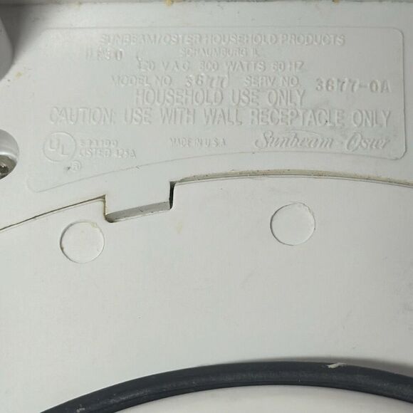 Vtg Oster Designer Belgian Waffle Maker 3677 White/Round TESTED - Picture 7 of 7